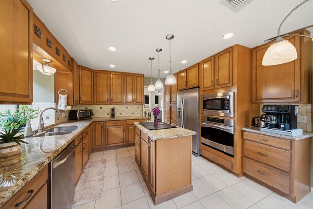 3011 Sea Pines Place, League City, TX 77573