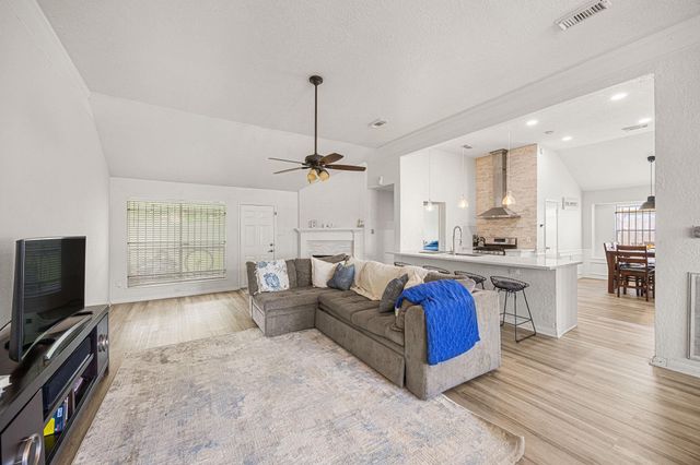 318 Breeze Park Drive, Houston, TX 77015