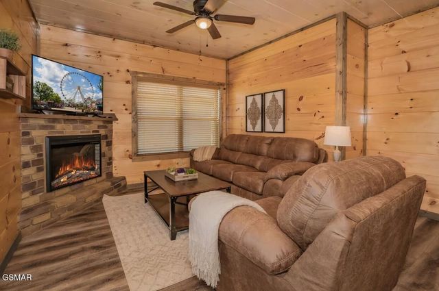 2045 Eagle Feather Drive, Sevierville, TN 37876