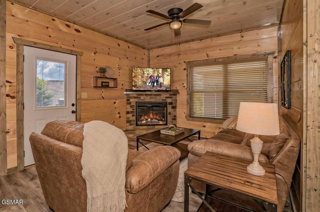 2045 Eagle Feather Drive, Sevierville, TN 37876