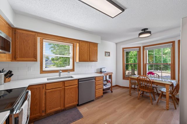 7457 54th Street N, Oakdale, MN 55128
