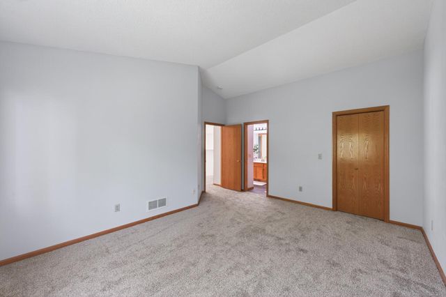 7457 54th Street N, Oakdale, MN 55128