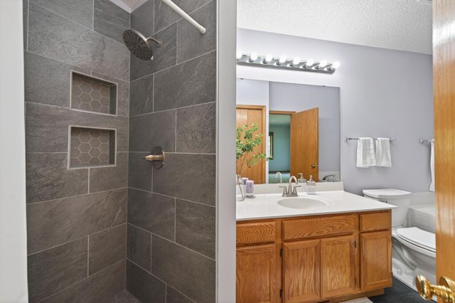 7457 54th Street N, Oakdale, MN 55128