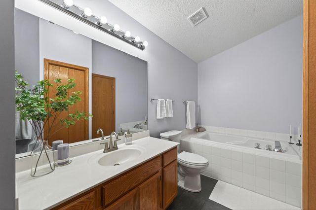 7457 54th Street N, Oakdale, MN 55128