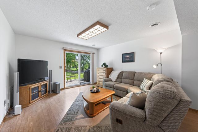7457 54th Street N, Oakdale, MN 55128