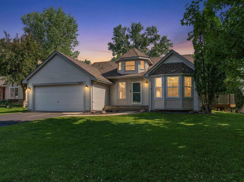 7457 54th Street N, Oakdale, MN 55128