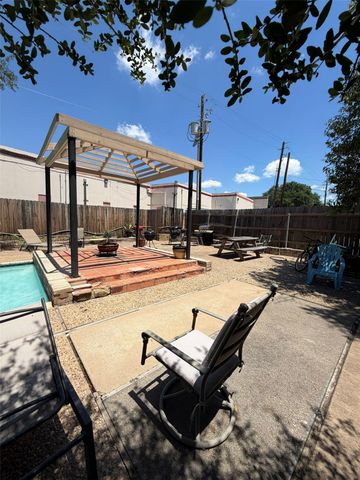 2600 Penny LN 204, Austin, TX 78757