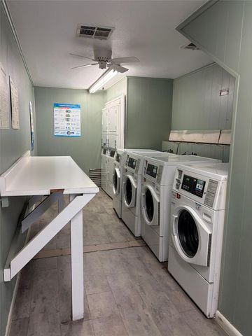 2600 Penny LN 204, Austin, TX 78757