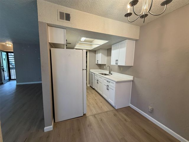 2600 Penny LN 204, Austin, TX 78757
