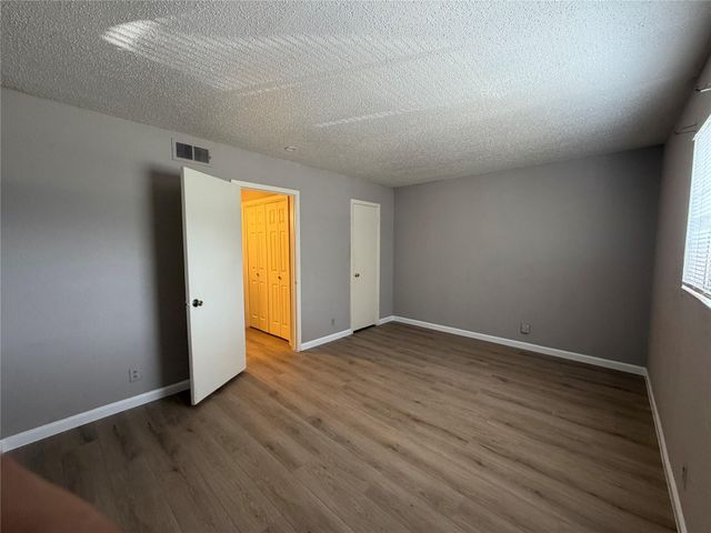 2600 Penny LN 204, Austin, TX 78757