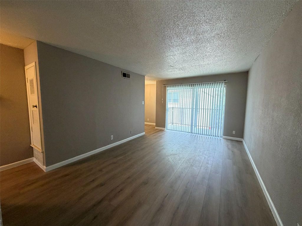 2600 Penny LN 204, Austin, TX 78757