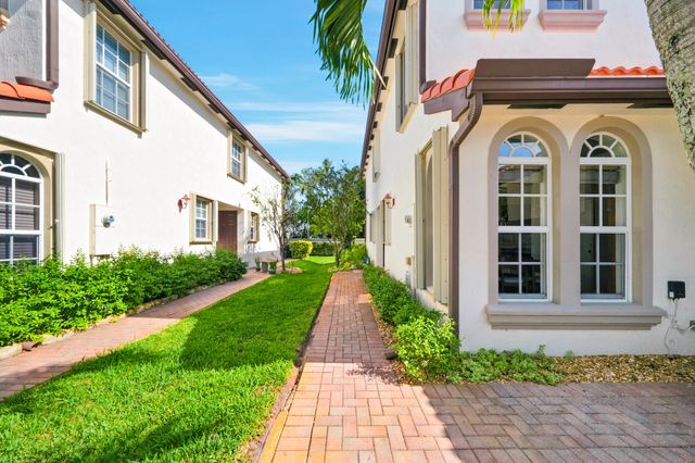 9747 Darlington Place, Cooper City, FL 33328