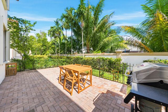 9747 Darlington Place, Cooper City, FL 33328