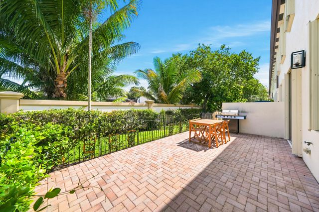 9747 Darlington Place, Cooper City, FL 33328