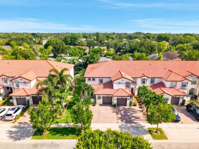 9747 Darlington Place, Cooper City, FL 33328