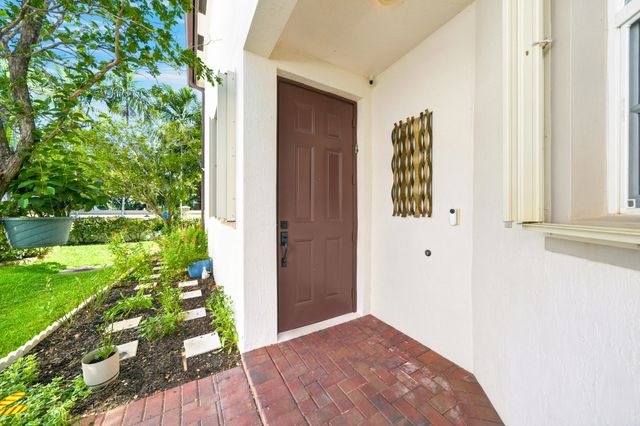 9747 Darlington Place, Cooper City, FL 33328