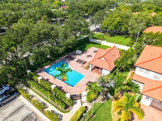 9747 Darlington Place, Cooper City, FL 33328