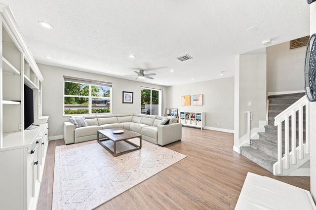 9747 Darlington Place, Cooper City, FL 33328