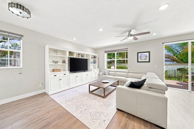9747 Darlington Place, Cooper City, FL 33328