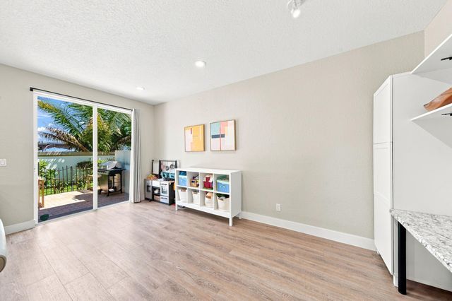 9747 Darlington Place, Cooper City, FL 33328