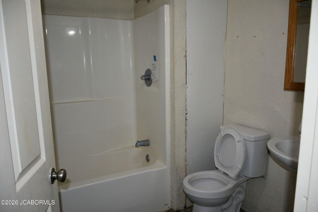 218 N MOREAU AVENUE, Tipton, MO 65081