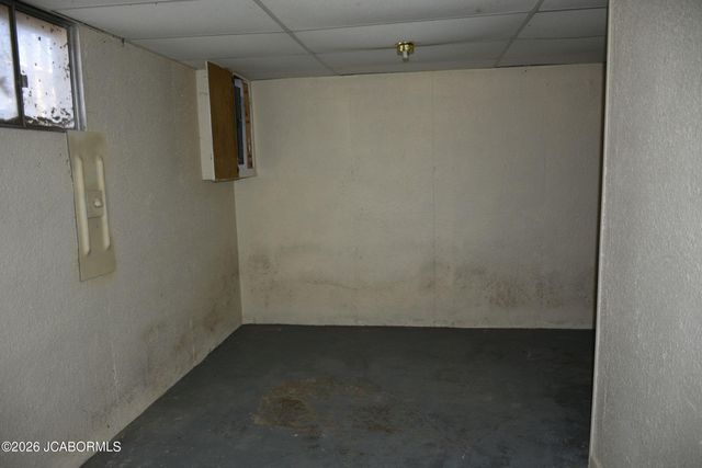 218 N MOREAU AVENUE, Tipton, MO 65081