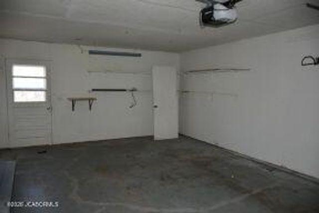 218 N MOREAU AVENUE, Tipton, MO 65081
