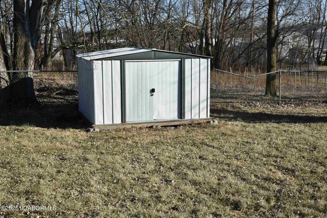 218 N MOREAU AVENUE, Tipton, MO 65081