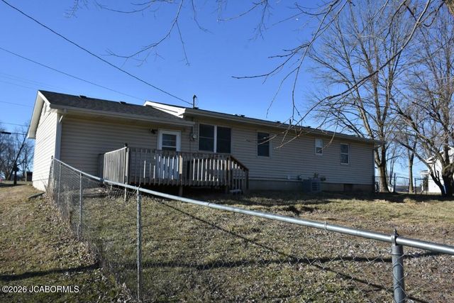 218 N MOREAU AVENUE, Tipton, MO 65081