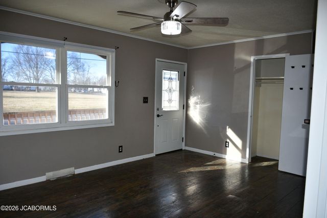 218 N MOREAU AVENUE, Tipton, MO 65081