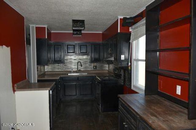 218 N MOREAU AVENUE, Tipton, MO 65081