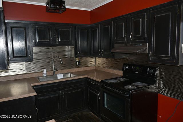 218 N MOREAU AVENUE, Tipton, MO 65081