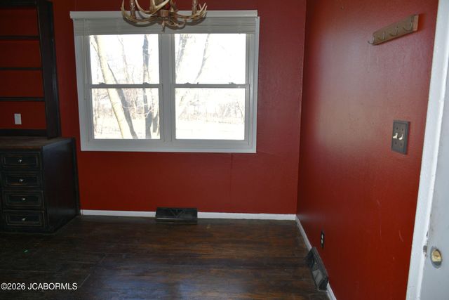 218 N MOREAU AVENUE, Tipton, MO 65081