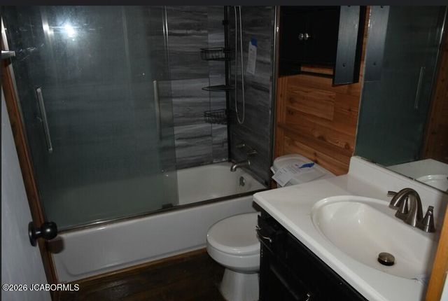 218 N MOREAU AVENUE, Tipton, MO 65081