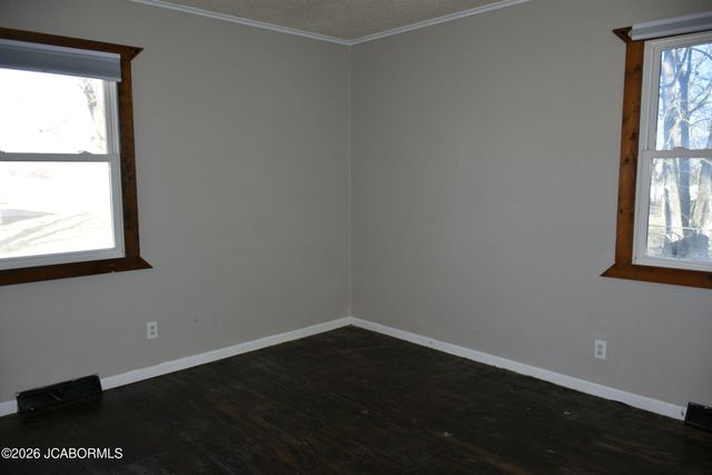 218 N MOREAU AVENUE, Tipton, MO 65081