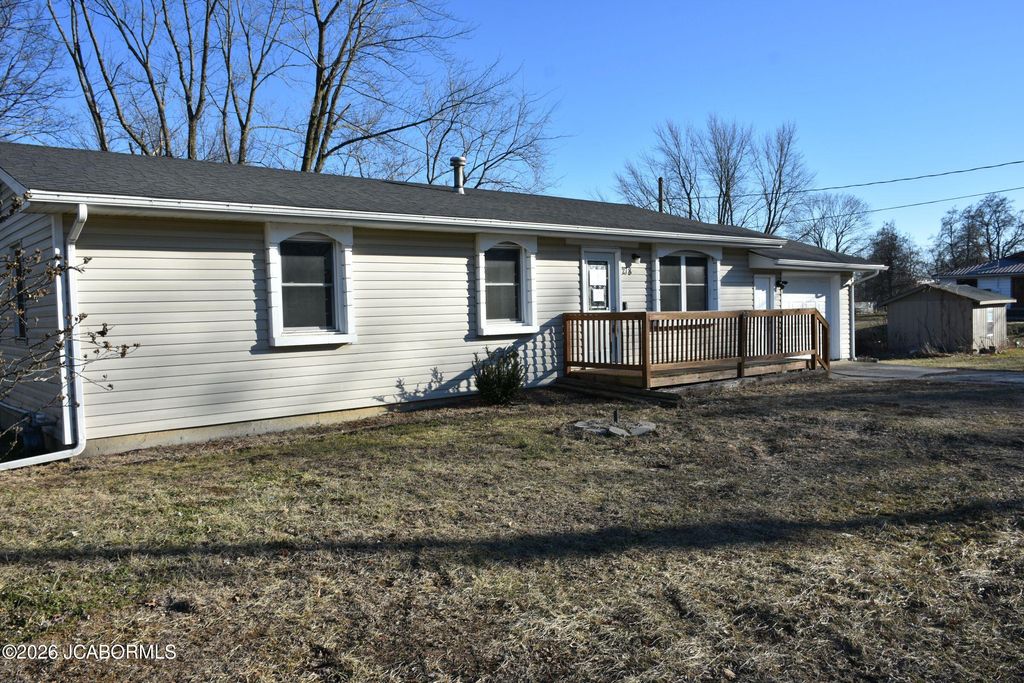 218 N MOREAU AVENUE, Tipton, MO 65081