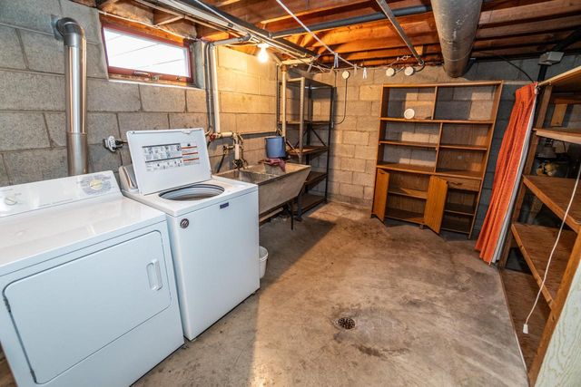 325 W Dodge STREET, Port Washington, WI 53074