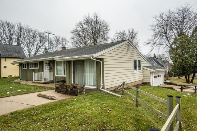 325 W Dodge STREET, Port Washington, WI 53074