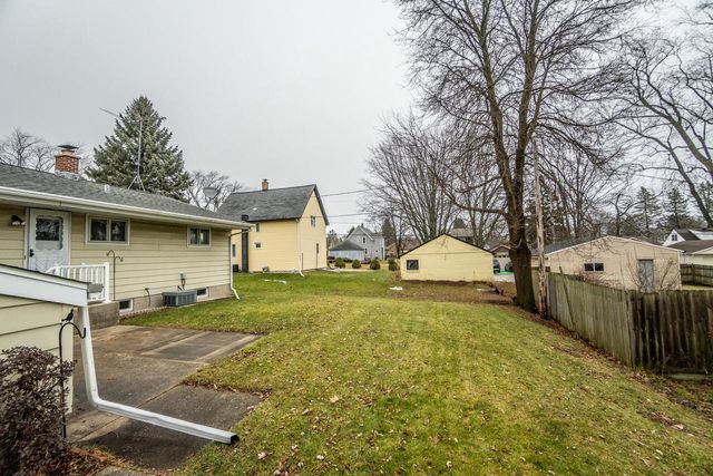 325 W Dodge STREET, Port Washington, WI 53074