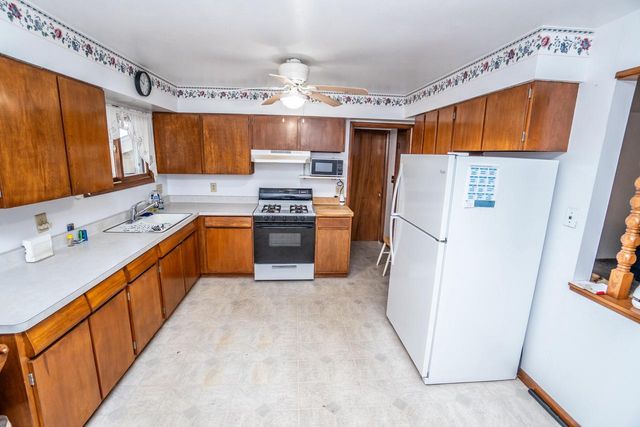 325 W Dodge STREET, Port Washington, WI 53074