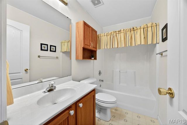 3168 Country Bluff Drive 38B, St Charles, MO 63301