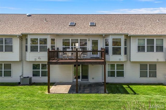 3168 Country Bluff Drive 38B, St Charles, MO 63301