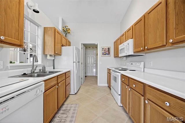 3168 Country Bluff Drive 38B, St Charles, MO 63301