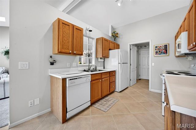 3168 Country Bluff Drive 38B, St Charles, MO 63301