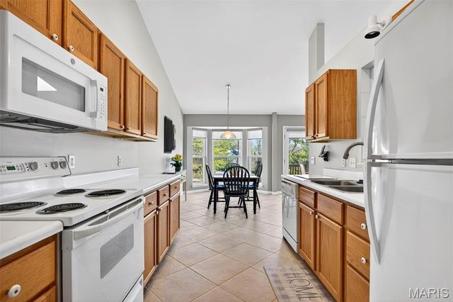 3168 Country Bluff Drive 38B, St Charles, MO 63301