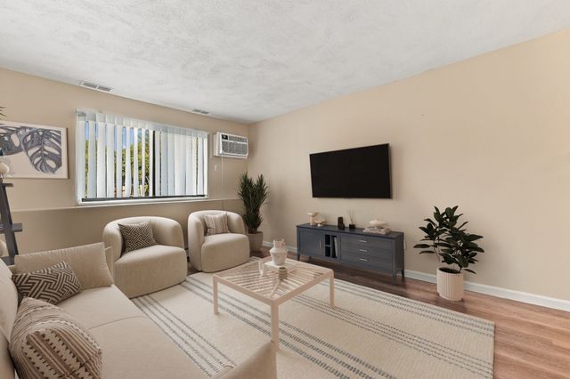 17 Davis Rd A11, Acton, MA 01720