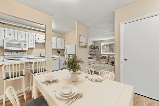 17 Davis Rd A11, Acton, MA 01720