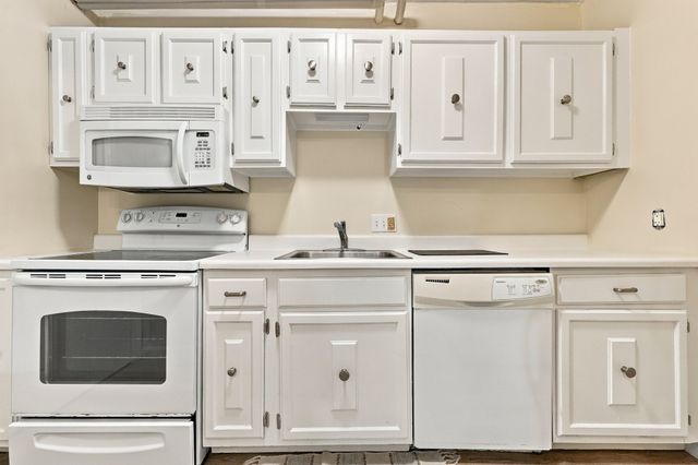 17 Davis Rd A11, Acton, MA 01720