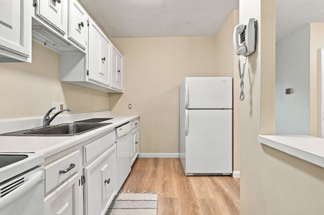 17 Davis Rd A11, Acton, MA 01720