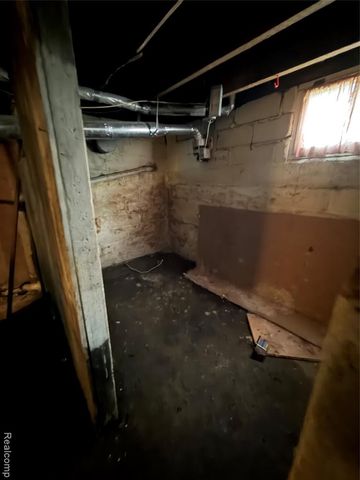 718 River Street, Owosso, MI 48867